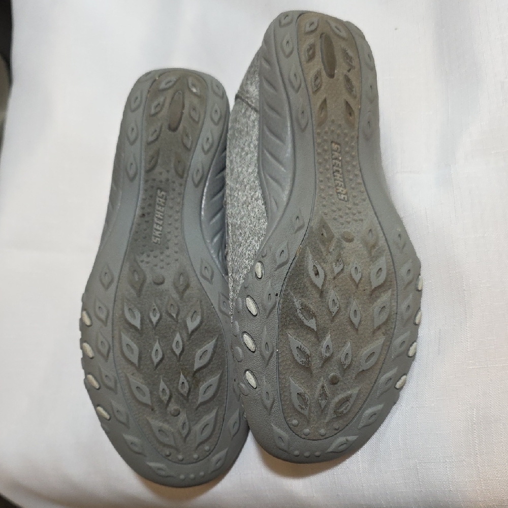 Skechers Gray Relaxed Fit Slip-Ons.  Sz 6 - Picture 8 of 8